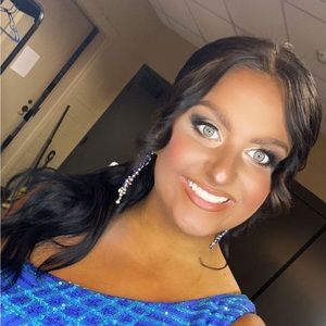 Meet your Posher, Makenzie